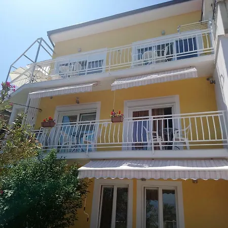 Bonavista Apartment *